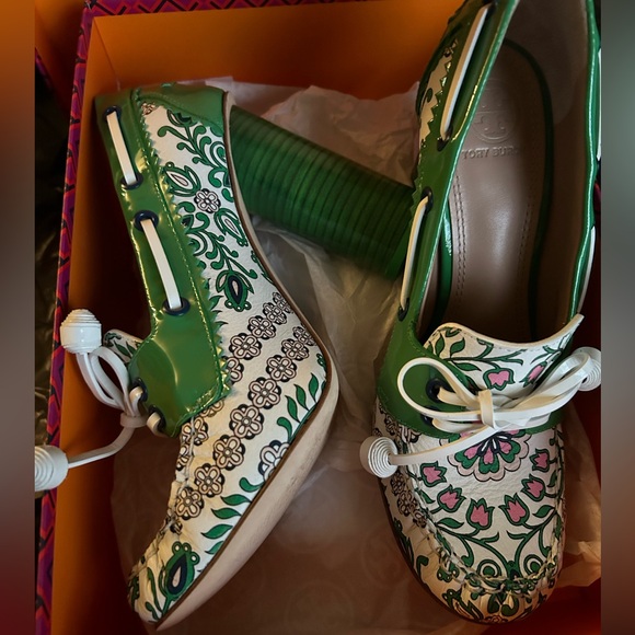 Authentic Tory Burch Stack Heel Shoe - Picture 4 of 4